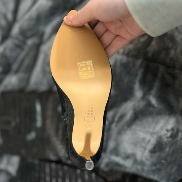 VICI Black Knee High Crocodile print stilleto boot - Picture 5 of 5